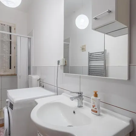 Angela Αουγκούστα