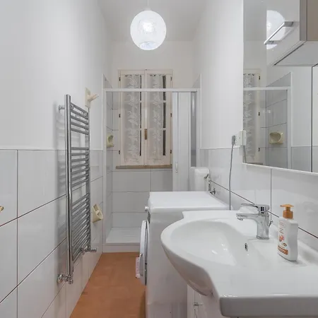 Angela * Αουγκούστα