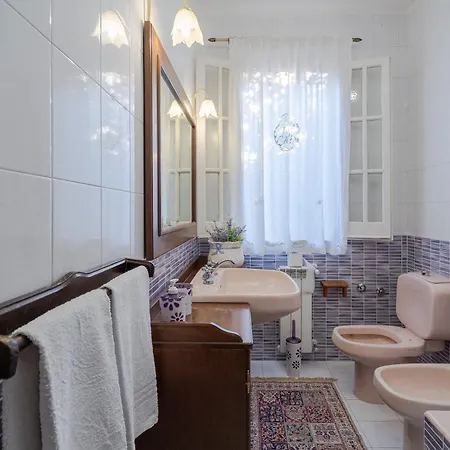 Angela Αουγκούστα