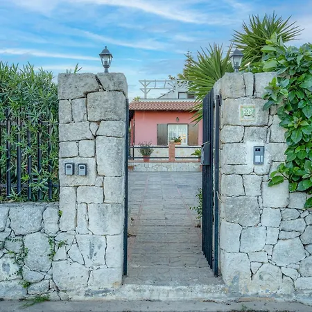 Angela * Αουγκούστα