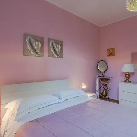 Angela Αουγκούστα